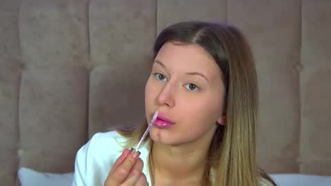 Mia online show from September 15, 6:37 am