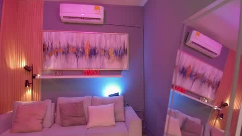 holis soy lily chang no olvides el pulgar arriba es muy importante para mi 3 independent model online show from April 8, 7:50 pm