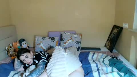 Snapshot of liliawoolf chatting on October 14, 3:59 pm liliawoolf online show from October 14, 3:59 pm