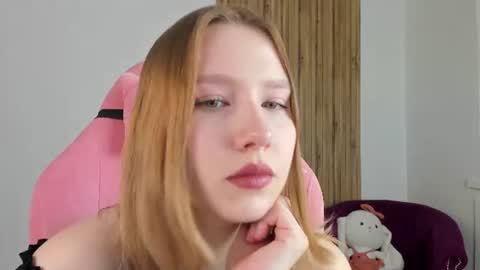 LiliLinn online show from August 3, 4:25 am