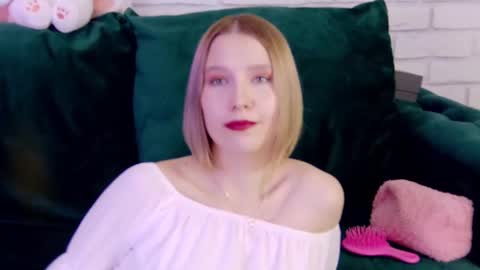 LiliLinn online show from March 5, 2:45 pm