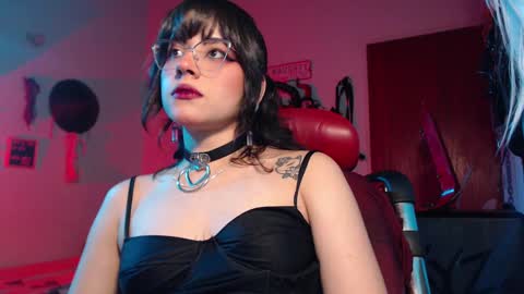 Molly online show from December 6, 1:57 am