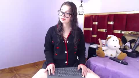 Snapshot of lilimini032 chatting on September 15, 7:37 pm lilimini online show from September 15, 7:37 pm