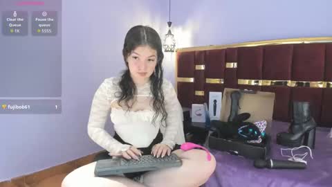 Snapshot of lilimini032 chatting on October 6, 7:31 pm lilimini online show from October 6, 7:31 pm