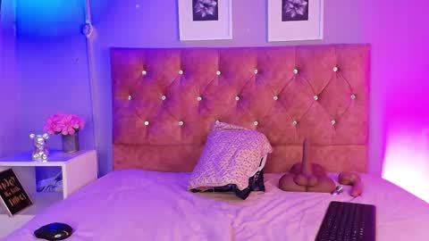 lilirousee online show from May 23, 7:32 pm