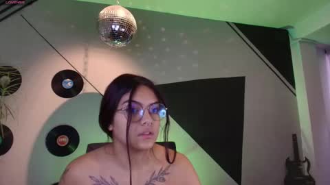 Snapshot of lilith_black_1 chatting on October 19, 12:32 pm Lilith and Khloe online show from October 19, 12:32 pm