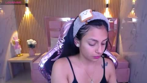 Snapshot of lilith_petit_sub chatting on February 8, 1:01 pm Lilith online show from February 8, 1:01 pm