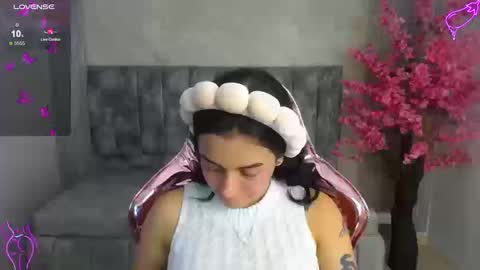 Snapshot of lilith_petit_sub chatting on September 12, 8:44 pm Lilith online show from September 12, 8:44 pm