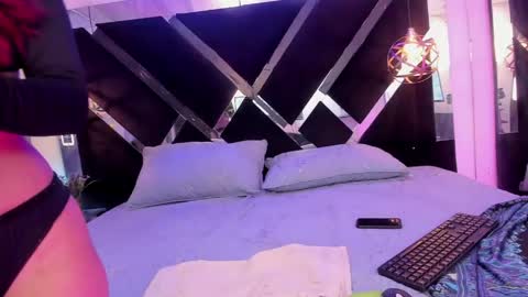 lill_kims online show from April 25, 1:13 pm