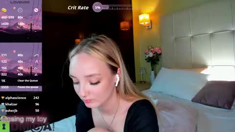 Snapshot of lillian_blake chatting on September 9, 1:33 pm LILY online show from September 9, 1:33 pm