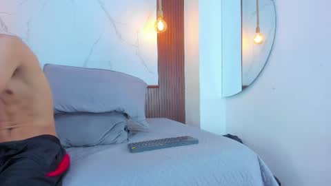 lillian_lee1 online show from June 12, 5:45 pm
