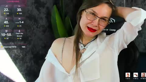 lillian_white1 online show from May 19, 1:56 am