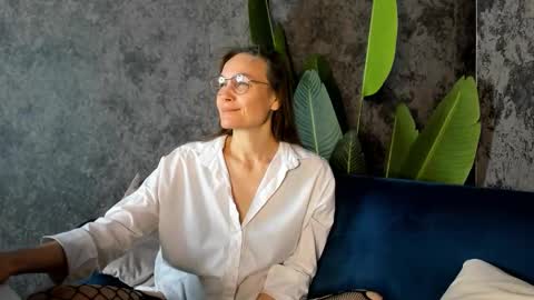 lillian_white1 online show from October 21, 12:27 am