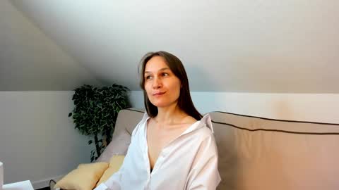 lillian_white1 online show from February 27, 12:01 pm