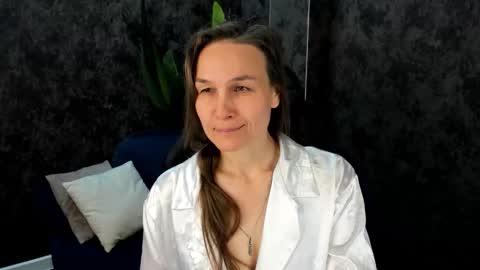 lillian_white1 online show from October 18, 12:04 am