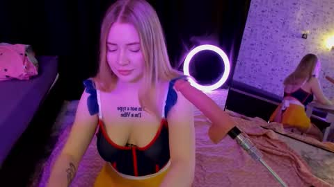 lillie_berry online show from December 16, 4:41 am
