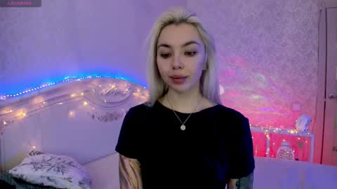 LilliMoore online show from January 16, 12:30 am