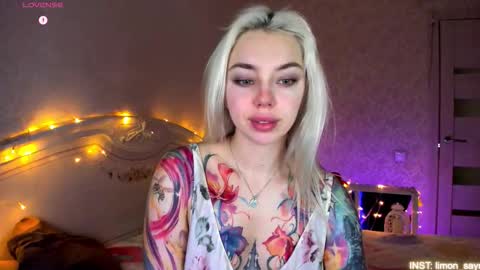 LilliMoore online show from February 25, 11:30 pm