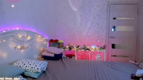 Snapshot of lillimooore chatting on October 4, 12:30 am LilliMoore online show from October 4, 12:30 am