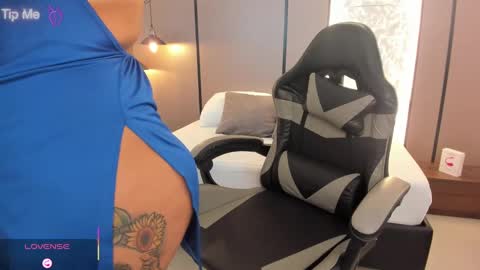 L I L L Y online show from October 17, 12:20 pm