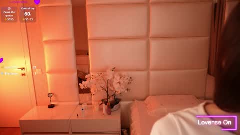 Lilly Colins online show from October 5, 8:38 pm