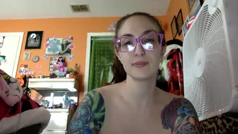 Snapshot of lillylushabae chatting on September 9, 7:58 pm hi guys im back on here 3 online show from September 9, 7:58 pm