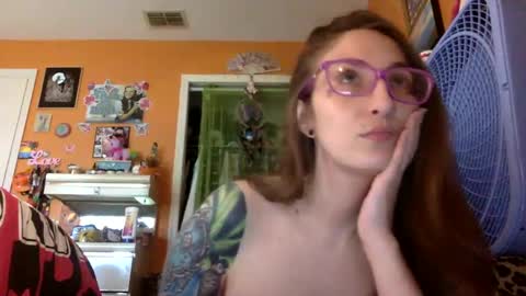 Snapshot of lillylushabae chatting on September 20, 9:18 pm hi guys im back on here 3 online show from September 20, 9:18 pm