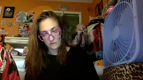 Snapshot of lillylushabae chatting on September 15, 11:06 pm hi guys im back on here 3 online show from September 15, 11:06 pm