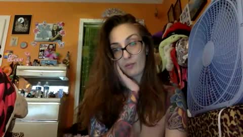 hi guys im back on here 3 online show from April 2, 6:26 pm