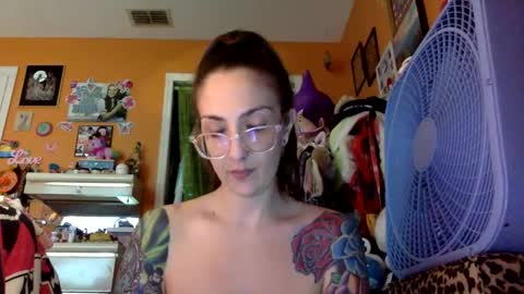 Snapshot of lillylushabae chatting on October 7, 8:38 pm hi guys im back on here 3 online show from October 7, 8:38 pm
