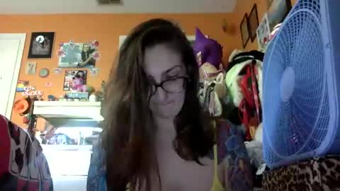 Snapshot of lillylushabae chatting on October 1, 7:13 pm hi guys im back on here 3 online show from October 1, 7:13 pm