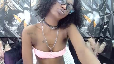 Snapshot of lilmissbaddiexxx chatting on October 16, 2:11 am lilmissbaddiexxx online show from October 16, 2:11 am