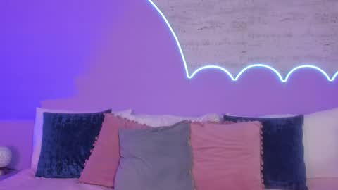 Lilou online show from October 25, 12:04 pm