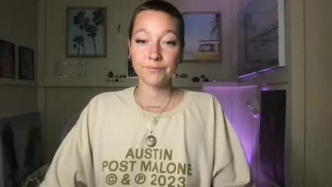 Lilpeachykeenn online show from January 2, 2:33 am