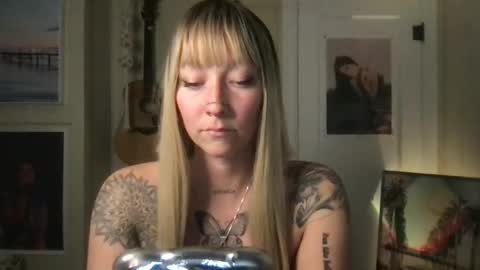 Lilpeachykeenn online show from December 23, 2:56 am