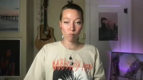 Lilpeachykeenn online show from December 29, 4:05 am