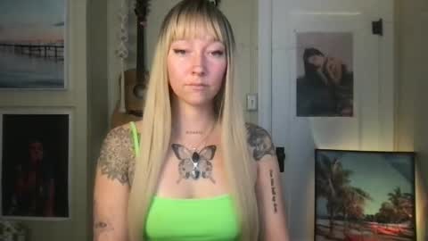 Lilpeachykeenn online show from December 16, 6:27 pm