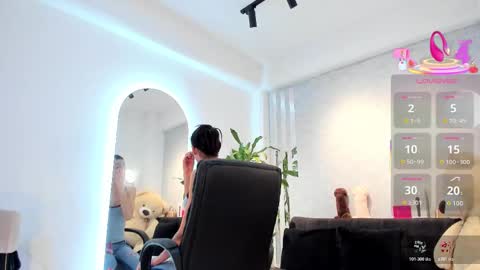 lily_cash1 online show from February 5, 1:36 pm