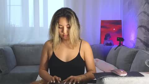 Lily online show from February 13, 1:59 pm