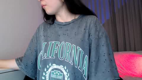 Snapshot of lily_litle chatting on September 24, 6:47 pm Lily Litle online show from September 24, 6:47 pm