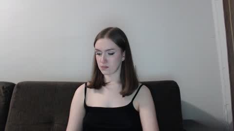 lily_love_x online show from October 13, 11:29 pm