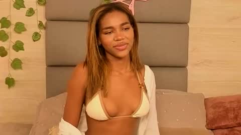 Snapshot of lily_miiller chatting on October 18, 8:24 pm Lily Miiller online show from October 18, 8:24 pm