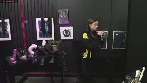 Lily online show from February 16, 7:26 am