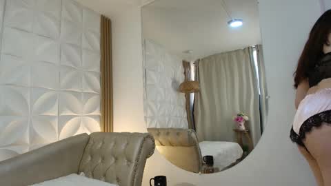 Lily Lauren online show from March 26, 1:16 pm