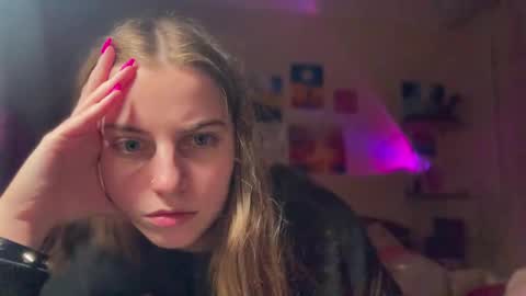 Lily online show from November 16, 5:37 pm