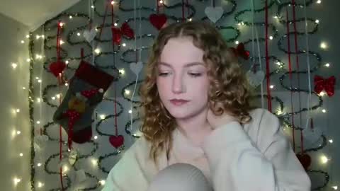 small lily online show from December 19, 6:47 pm