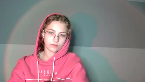 Snapshot of lily_tayberry chatting on September 30, 7:19 am small lily online show from September 30, 7:19 am
