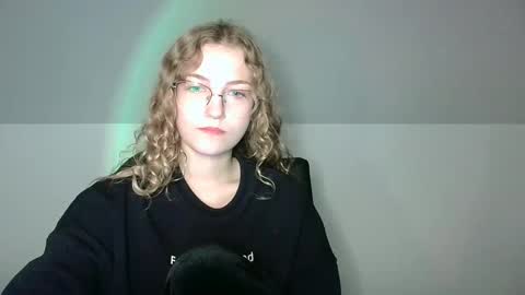 Snapshot of lily_tayberry chatting on October 1, 3:22 pm small lily online show from October 1, 3:22 pm