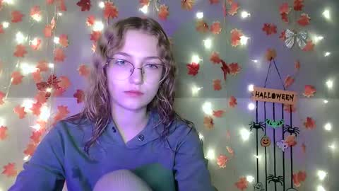 Snapshot of lily_tayberry chatting on October 19, 3:06 pm small lily online show from October 19, 3:06 pm