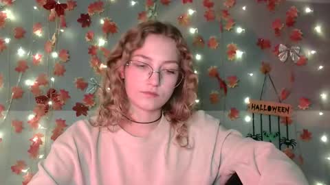 Snapshot of lily_tayberry chatting on October 14, 1:14 pm small lily online show from October 14, 1:14 pm